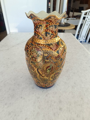 Satsuma porcelain decorative vase used with hand-painted gold details
