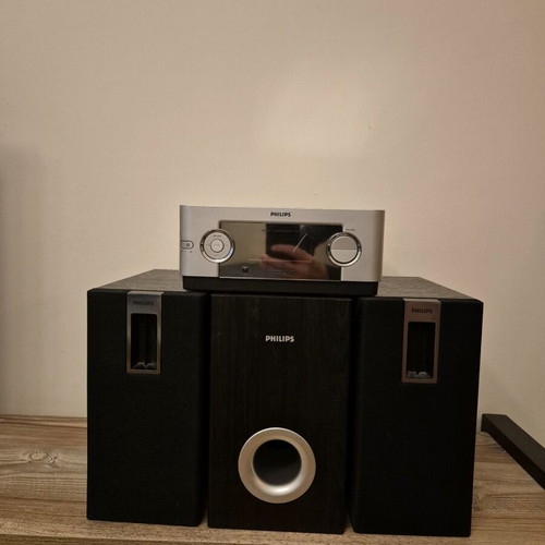Phillips stereo system like new, CD-radio with sub woofer