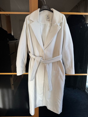 Moutaki coat white like new, worn minimally