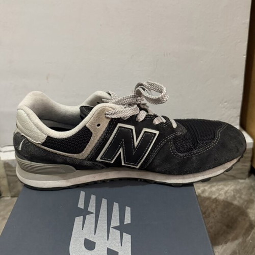 New Balance 574 sneakers used, black and grey, size 37