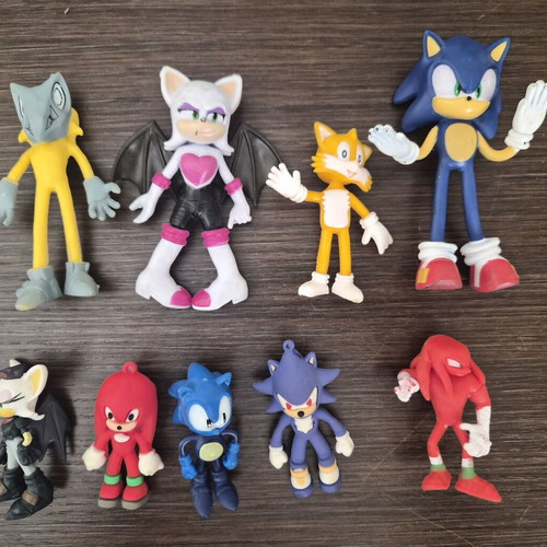 Sonic figures set of 9 used, includes Jackal, Rouge, Tails, Knuckles