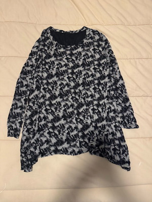 Blouse like new, size L