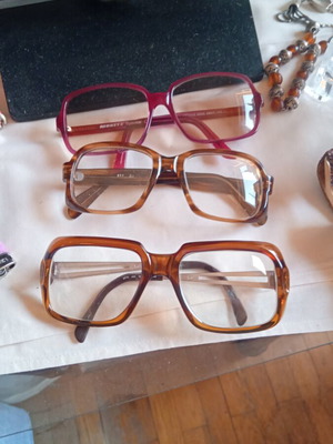 Reading glasses vintage, pack of 3, like new, thick lenses, 70s style
