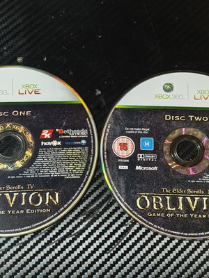 The Elder Scrolls IV Oblivion Game of the Year Edition Xbox 360 discs