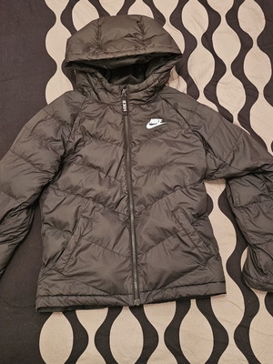 Μπουφάν Nike μαύρο μεταχειρισμένο, μέγεθος Medium 137-147cm