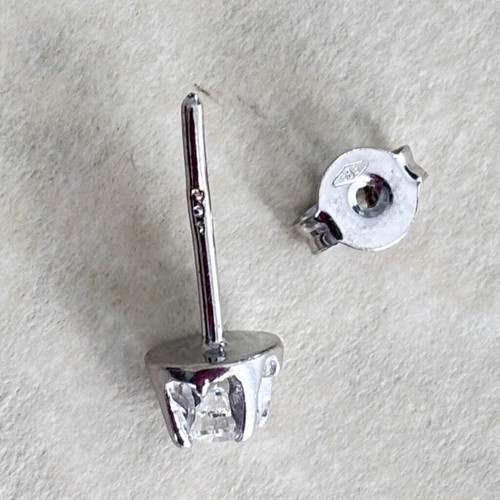 Single white gold k14 earring with zirconia new
