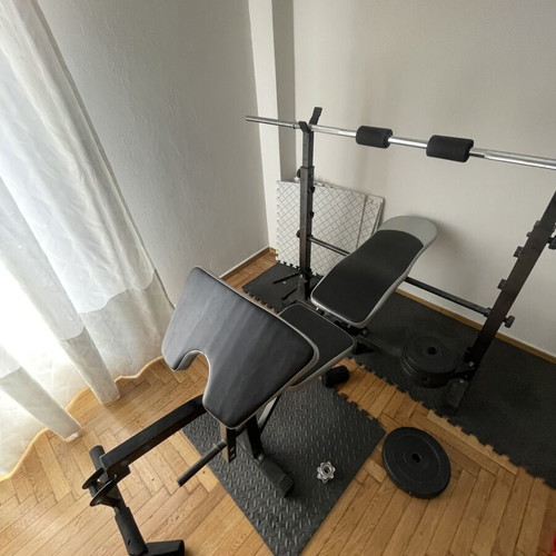 Workout bench like new with 5kg and 2.5kg weight plates