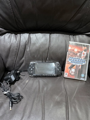 PlayStation Portable (PSP) μεταχειρισμένο με φορτιστή, κάρτα μνήμης και παιχνίδι