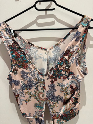 Cropped top Be You αφόρετο, ροζ με σχέδια και δέσιμο μπροστά, μέγεθος M