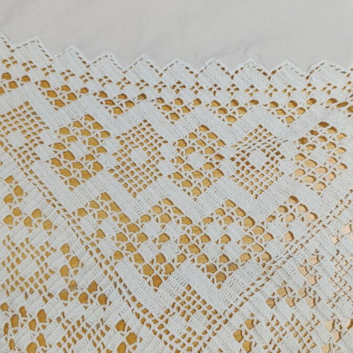 Handmade tablecloth with crochet and cotton fabric, like new