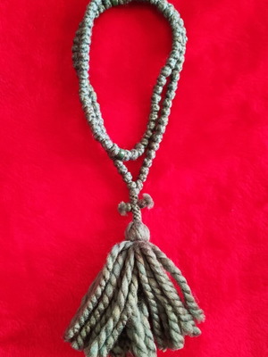 Вълнено ръчно изработено 100-мънистно комбоскини ново