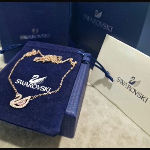 Κολιέ Swarovski καινούργιο με διαχρονικό σχεδιασμό