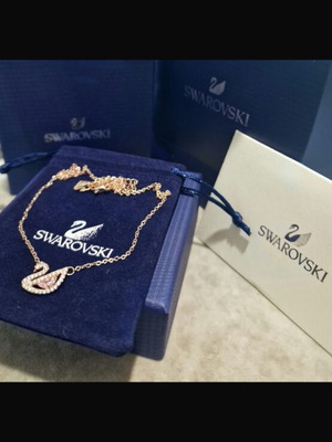 Κολιέ Swarovski καινούργιο με διαχρονικό σχεδιασμό