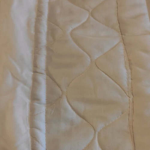 Cotton satin bed cover like new, beige with pillowcases and quilted duvet