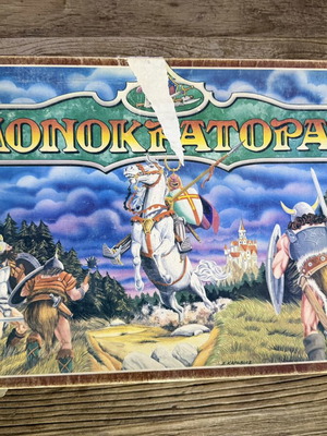 Monokratoras board game used by Mika