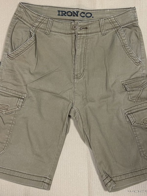 Iron Co. Khaki Cargo Shorts size W32 like new
