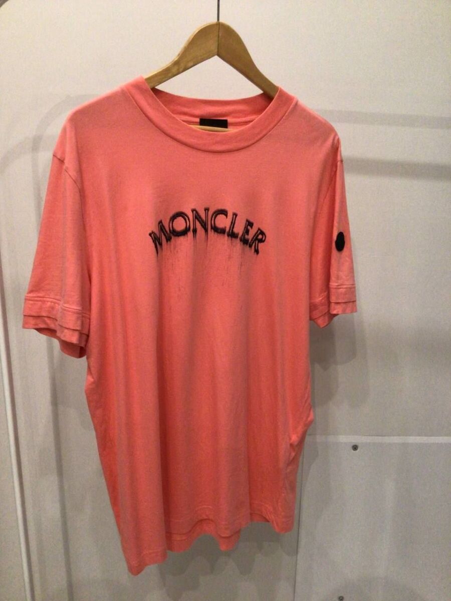 Moncler T-shirt Large like new, pink and… - € 50,00 - Vendora.cy