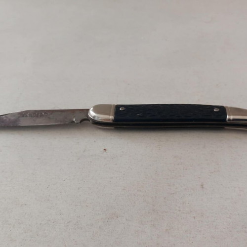 Okapi German pocket knife used with blade oxidation