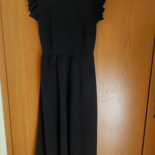 Black midi dress used with ruffle short sleeve