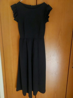 Black midi dress used with ruffle short sleeve