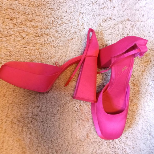 Zara fuchsia disco-style sandals like new, size 40, thick heel