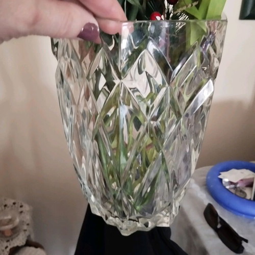 Crystal vase 20 cm height with beautiful design like new
