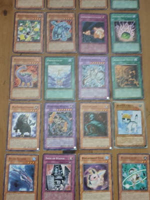 Συλλογή κάρτες Yu-Gi-Oh! μεταχειρισμένες, 241 τεμάχια
