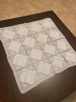 Set of 2 handmade tablecloths, 1 doily and 4 napkins from the 70s, like new