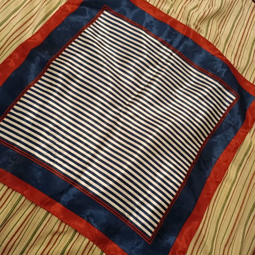 Neck scarf in excellent condition