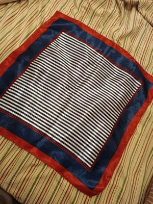 Neck scarf in excellent condition