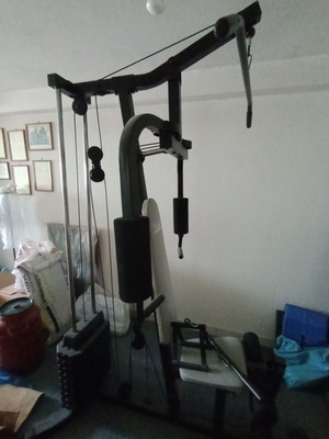 Fitness machine like new with 3 handles and 2 pulleys