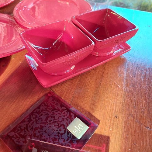 SIA Home Fashion red dinner set new, festive