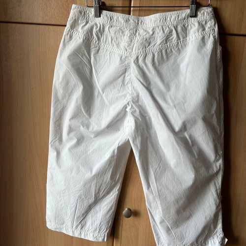 Betty Barclay Capri pants white like new, size 40-XL