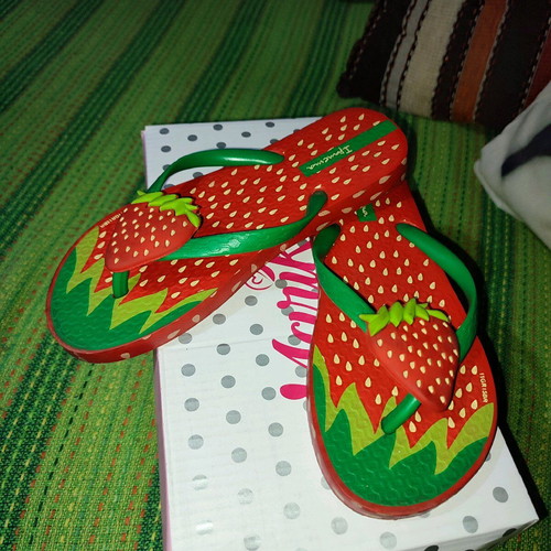 Ipanema sandals size 31-32 like new, red and green