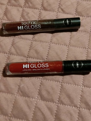 Lipgloss set of 2, new, red and burgundy