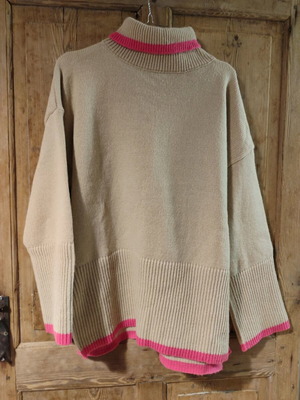 Doca knitted sweater like new, beige with fuchsia details, size S