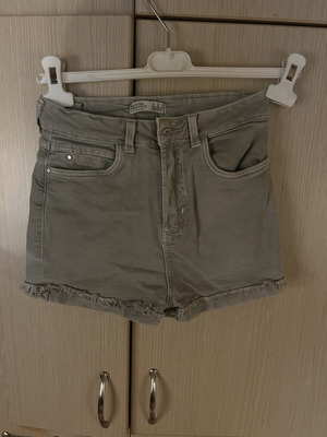 Bershka women's short shorts size S like new, green, elastic