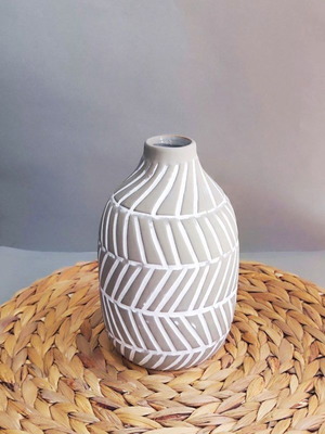 Decorative ceramic vase new, khaki with white lines 20 cm