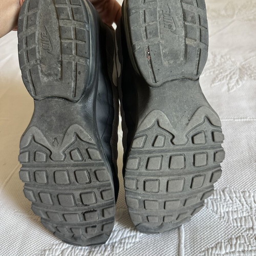 Nike athletic shoes used, size 40, black and white
