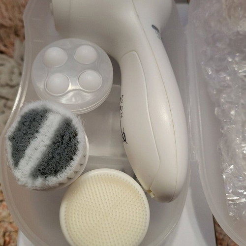 Avon Face Cleanser Brush Set new