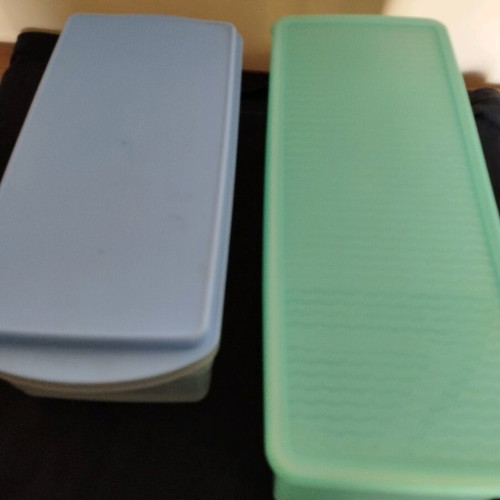 Large Tupperware containers like new, set of 2 for vegetables and cake