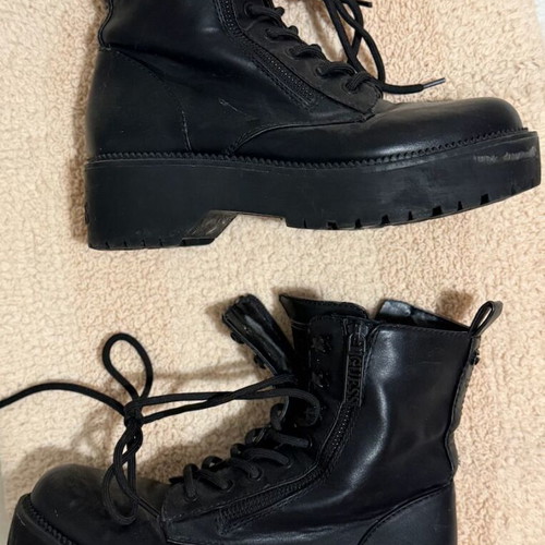Guess black ankle boots used, size 39, with laces and platform