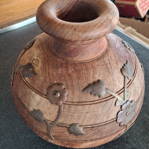 Wooden flowerpot decorated with brass used