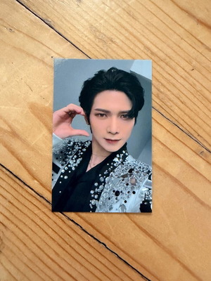 Ateez Yeosang The World EP Paradigm Tower photo card