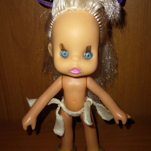 El Greco Happy Sister doll used with loose hip joint