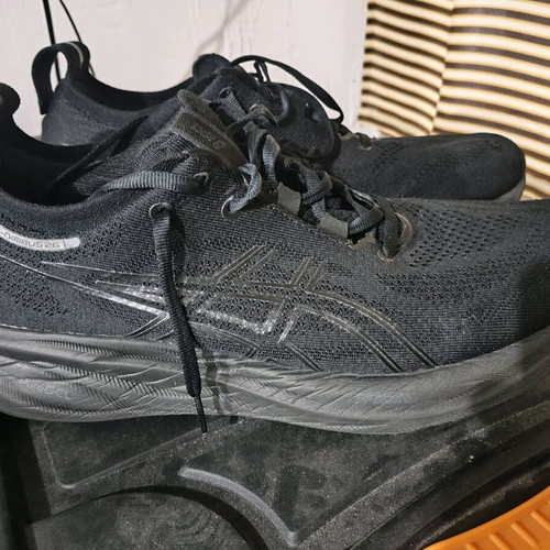 Asics Nimbus 26 running shoes size 45, black