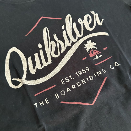 Quiksilver T-shirt black size S like new