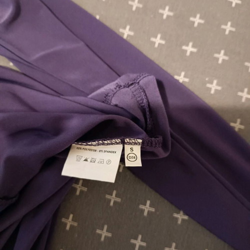 Women's purple wrap blouse like new with small jewel, size S