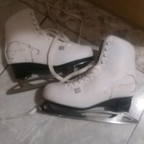 Ice skates new N37, genuine leather, steel blades