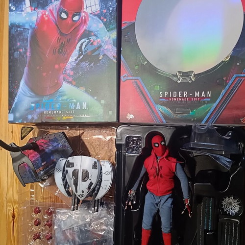 Hot Toys Spiderman Homemade Suit figure